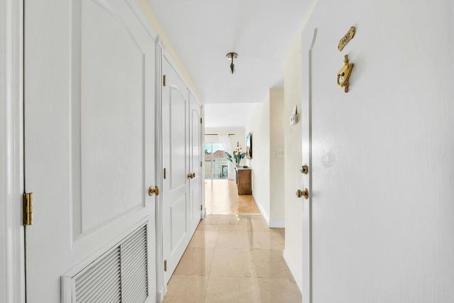 250 N Bradley Place 402, Palm Beach, FL 33480