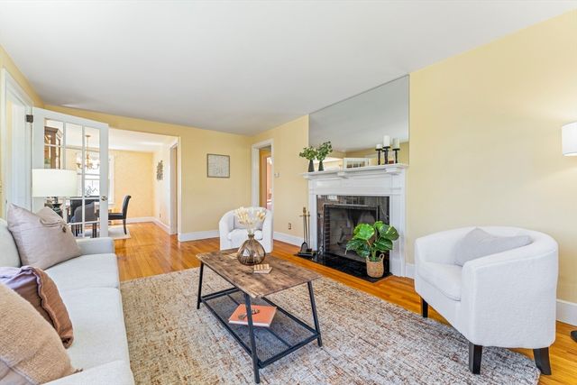 33 Hapgood Rd, Worcester, MA 01605