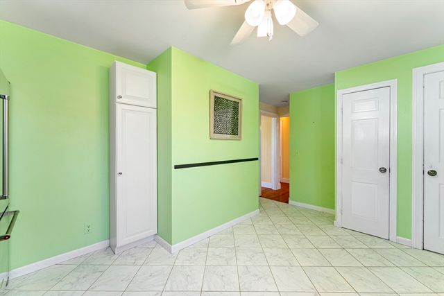 33 Hapgood Rd, Worcester, MA 01605