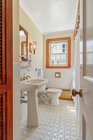 33 Hapgood Rd, Worcester, MA 01605