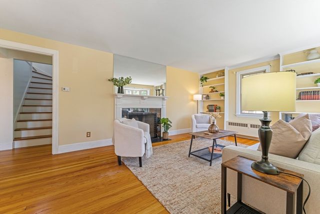 33 Hapgood Rd, Worcester, MA 01605