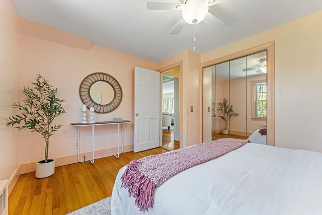 33 Hapgood Rd, Worcester, MA 01605