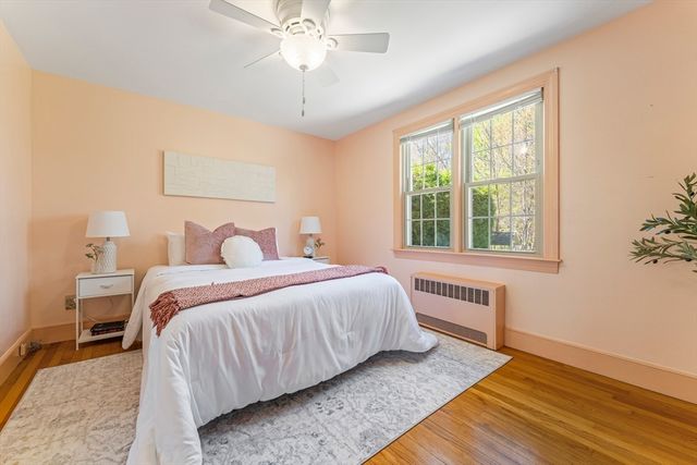 33 Hapgood Rd, Worcester, MA 01605