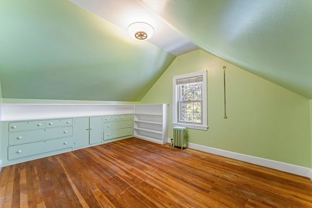33 Hapgood Rd, Worcester, MA 01605