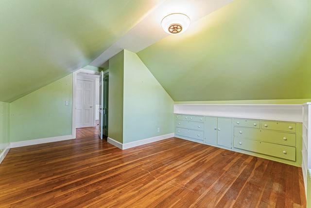 33 Hapgood Rd, Worcester, MA 01605