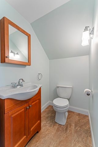 33 Hapgood Rd, Worcester, MA 01605