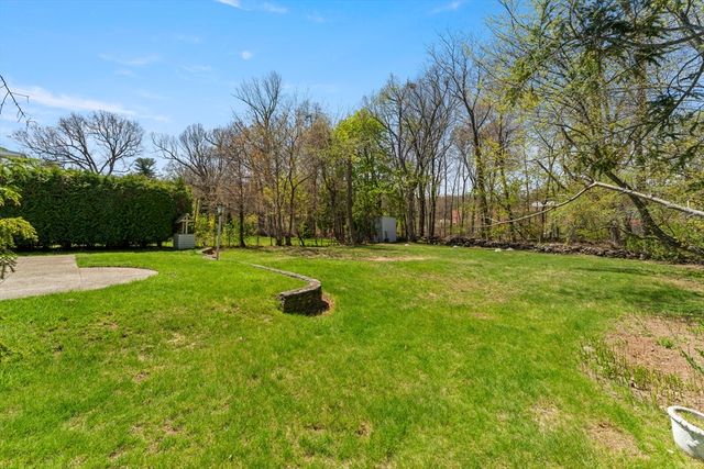 33 Hapgood Rd, Worcester, MA 01605