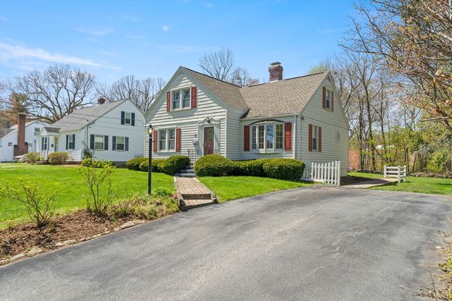 33 Hapgood Rd, Worcester, MA 01605