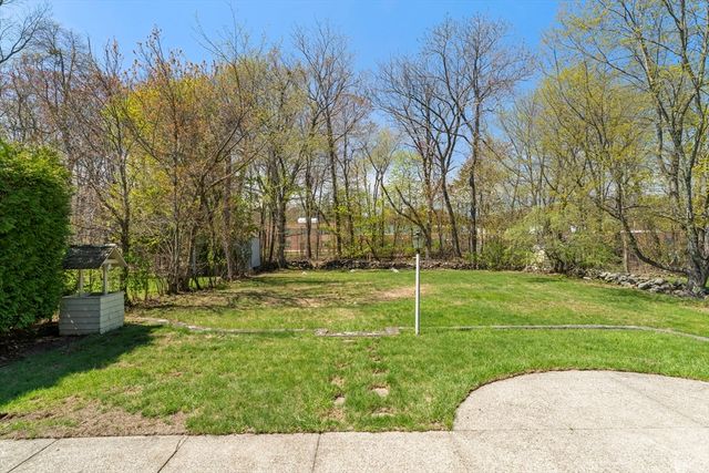 33 Hapgood Rd, Worcester, MA 01605