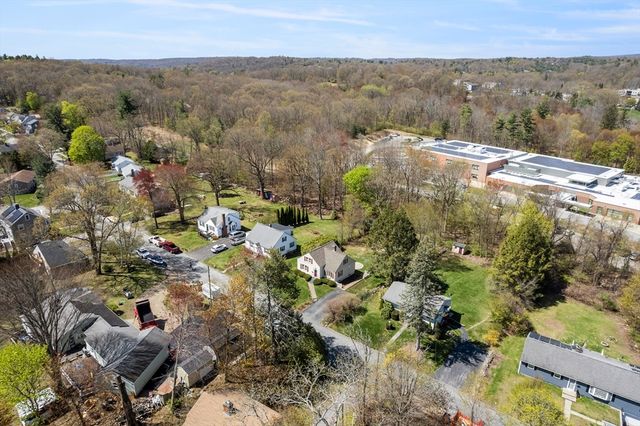 33 Hapgood Rd, Worcester, MA 01605