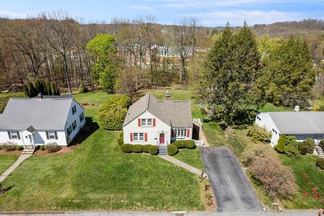 33 Hapgood Rd, Worcester, MA 01605