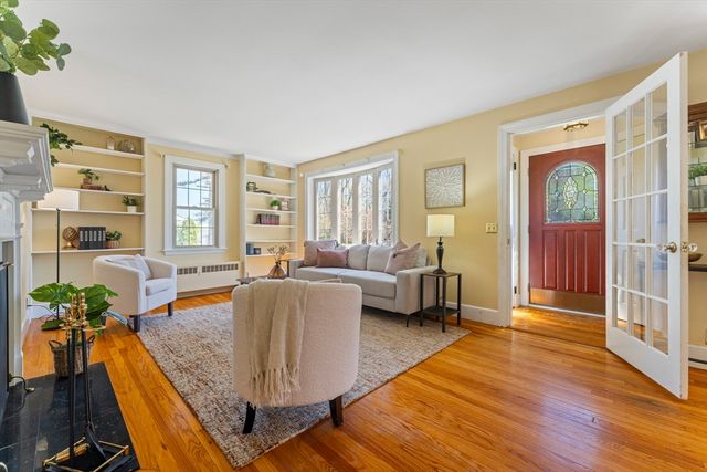 33 Hapgood Rd, Worcester, MA 01605
