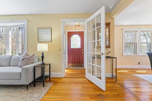 33 Hapgood Rd, Worcester, MA 01605