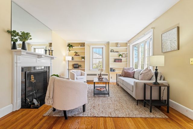 33 Hapgood Rd, Worcester, MA 01605