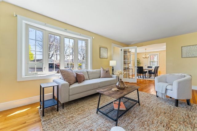 33 Hapgood Rd, Worcester, MA 01605
