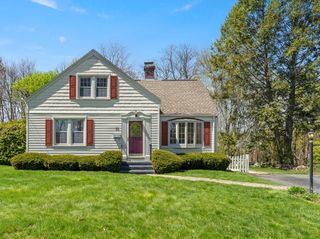 33 Hapgood Rd, Worcester, MA 01605