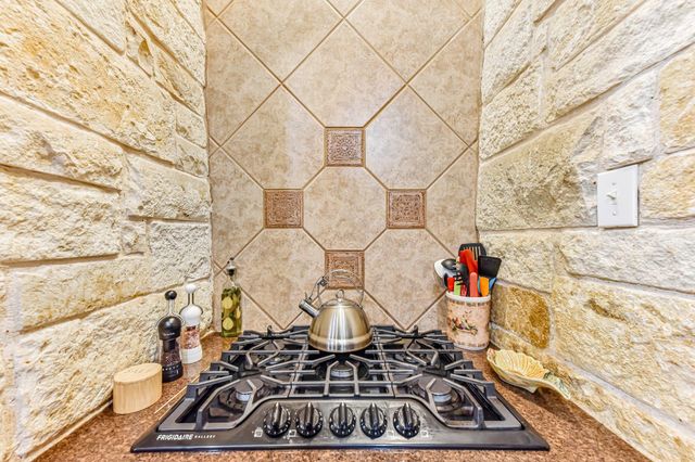 109 Elm Wood DR, Elgin, TX 78621
