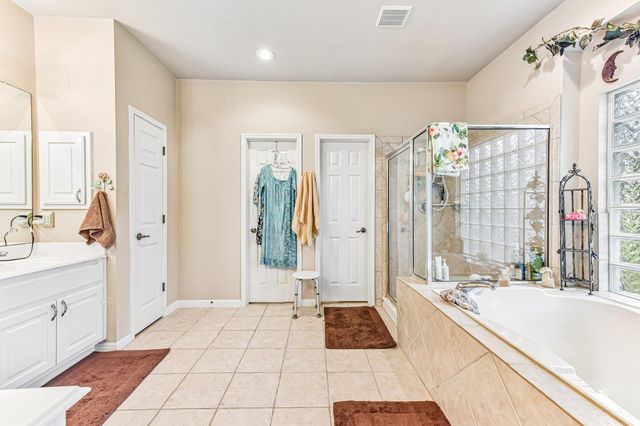109 Elm Wood DR, Elgin, TX 78621
