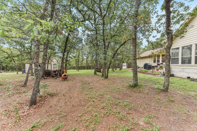 109 Elm Wood DR, Elgin, TX 78621