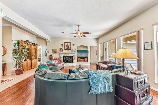 109 Elm Wood DR, Elgin, TX 78621