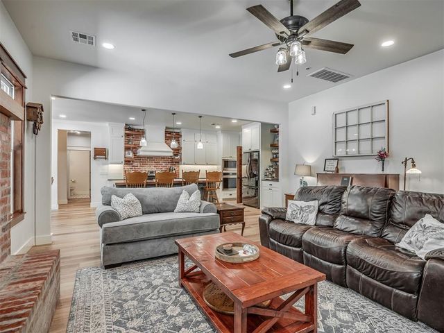 1940 SE 7th Street, Newcastle, OK 73065