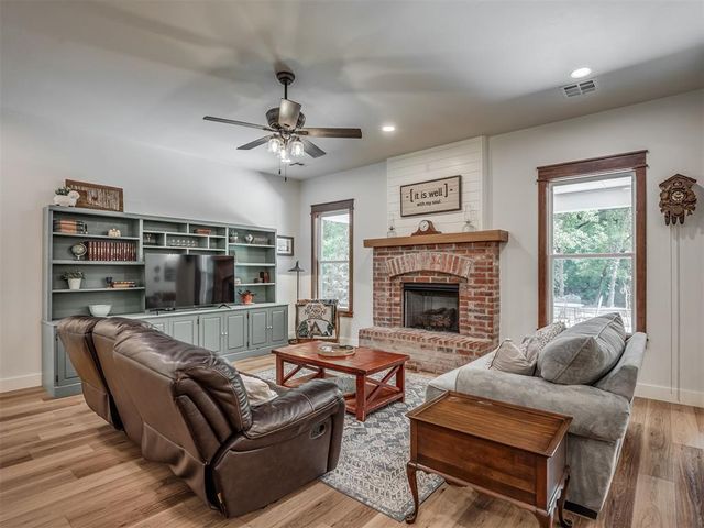 1940 SE 7th Street, Newcastle, OK 73065