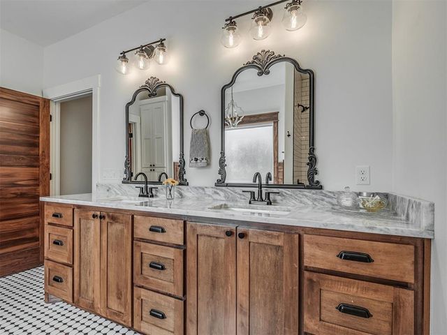 1940 SE 7th Street, Newcastle, OK 73065