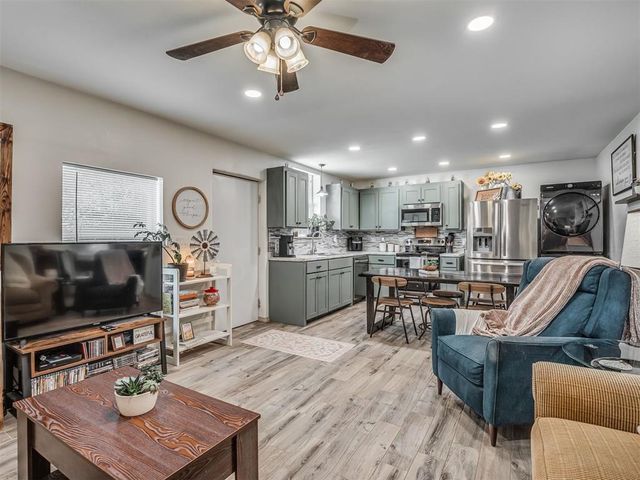 1940 SE 7th Street, Newcastle, OK 73065