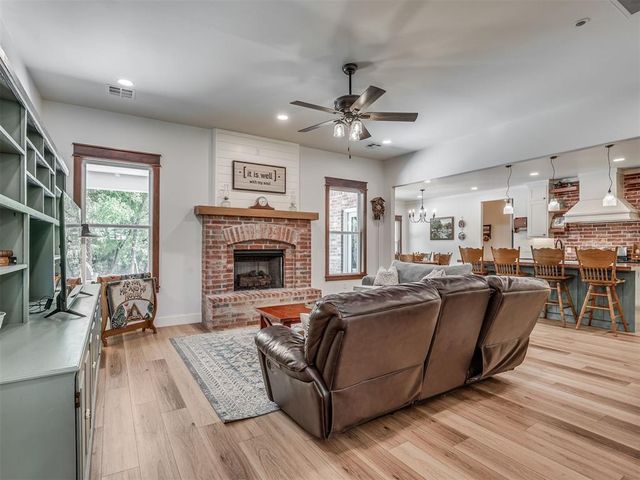 1940 SE 7th Street, Newcastle, OK 73065