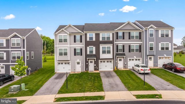 374 AVON DR, Red Lion, PA 17356