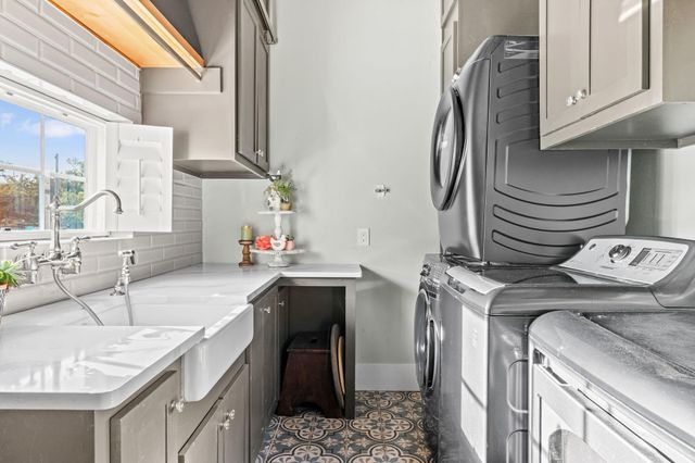 26 Windsong Lane, Friendswood, TX 77546