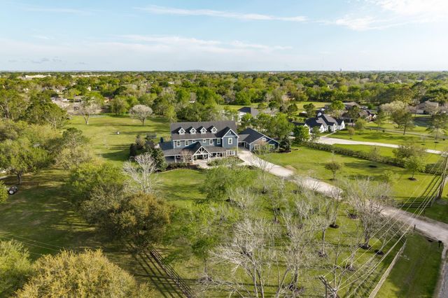 26 Windsong Lane, Friendswood, TX 77546