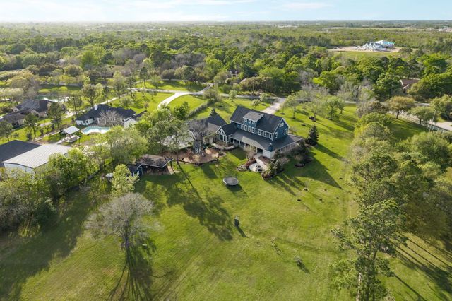 26 Windsong Lane, Friendswood, TX 77546