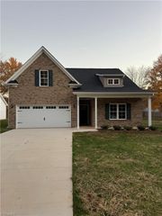 5034 Whitewood Lane, Winston-salem, NC 27104