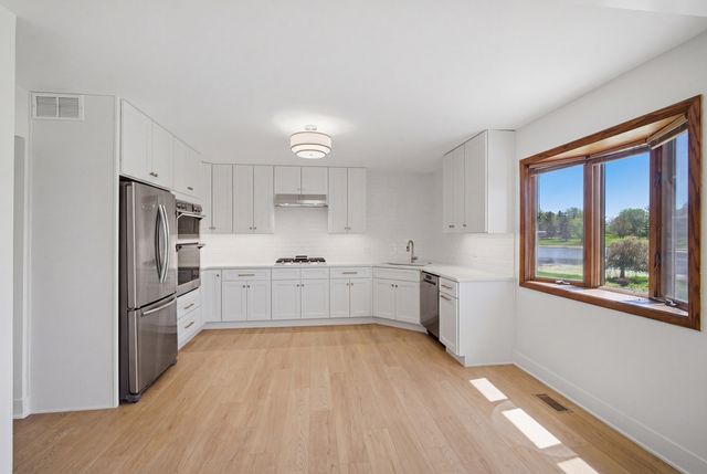 28 Windemere Lane, South Barrington, IL 60010