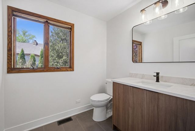 28 Windemere Lane, South Barrington, IL 60010