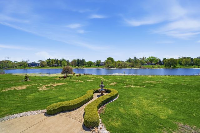 28 Windemere Lane, South Barrington, IL 60010