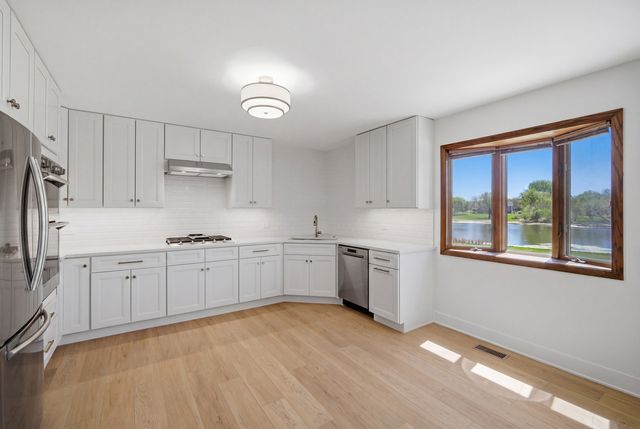 28 Windemere Lane, South Barrington, IL 60010