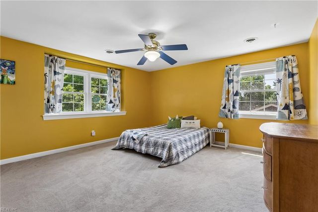 10 Digges DR, Newport News, VA 23602