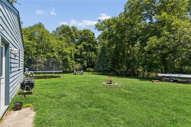 10 Digges DR, Newport News, VA 23602