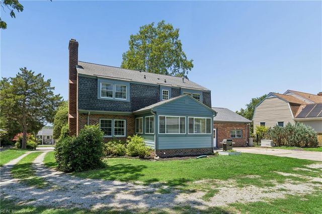 10 Digges DR, Newport News, VA 23602