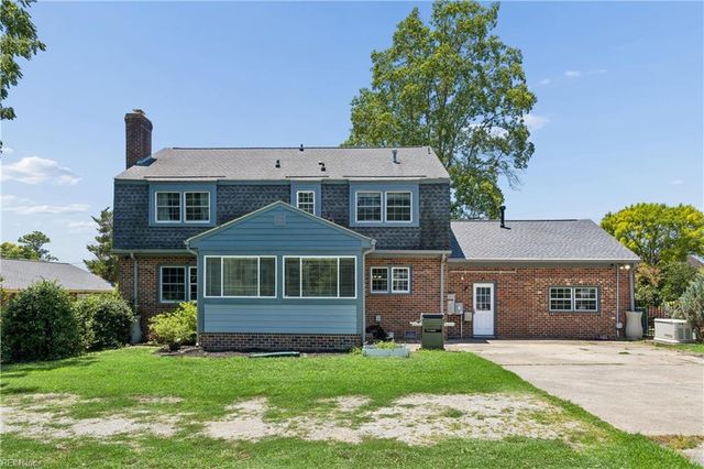 10 Digges DR, Newport News, VA 23602