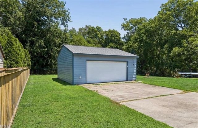 10 Digges DR, Newport News, VA 23602