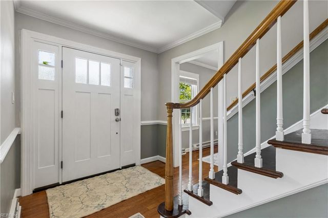10 Digges DR, Newport News, VA 23602