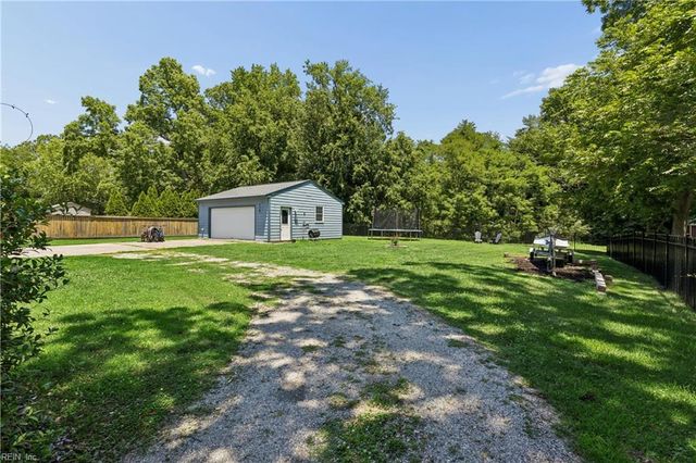 10 Digges DR, Newport News, VA 23602
