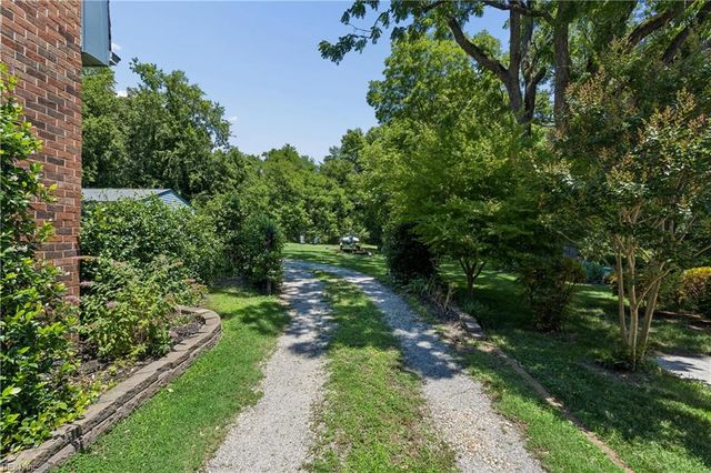 10 Digges DR, Newport News, VA 23602