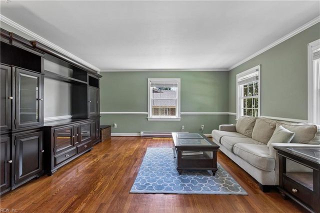 10 Digges DR, Newport News, VA 23602
