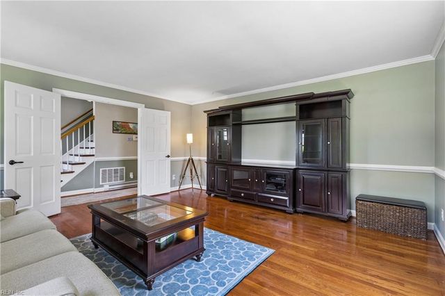 10 Digges DR, Newport News, VA 23602