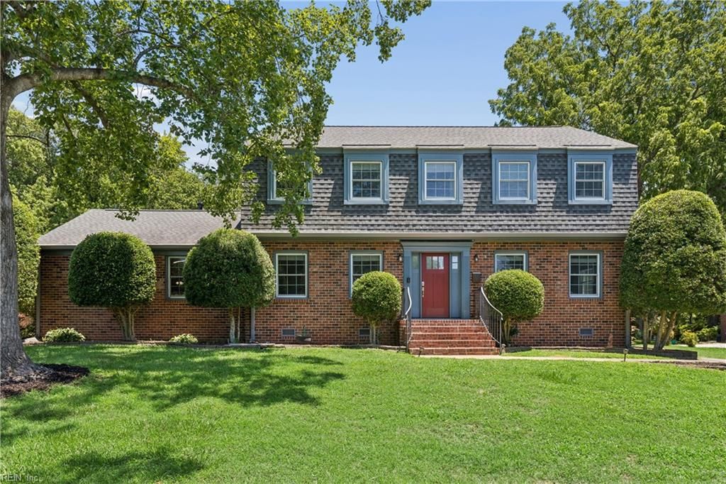 10 Digges DR, Newport News, VA 23602