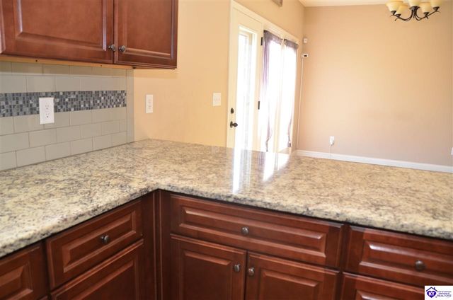 309 Merlot Court, Vine Grove, KY 40175